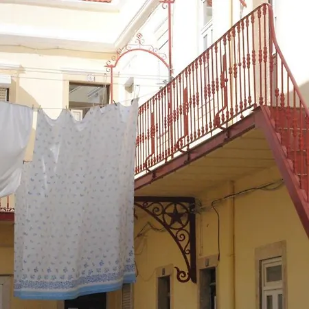 Apartment Cocuruto Da Graca - Welcoming Studio In The Historical Center *